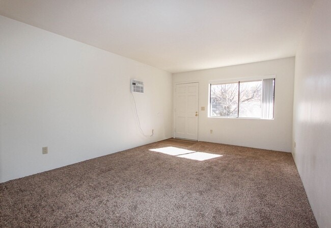 Building Photo - 635 Dameron Dr