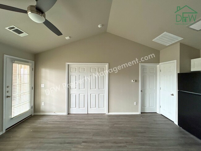 Foto del edificio - For Lease: Modern 1BR Oasis in the Heart of Dallas