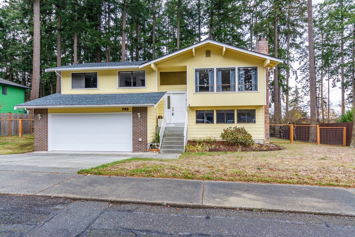 Primary Photo - Spacious 4-Bedroom Home with Modern Upgrad...