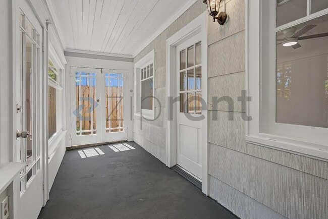 Building Photo - Unit