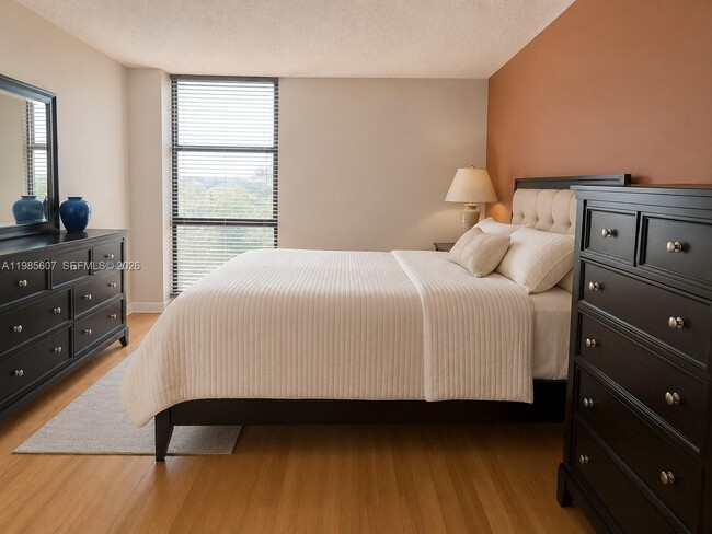 Building Photo - 3675 N Country Club Dr
