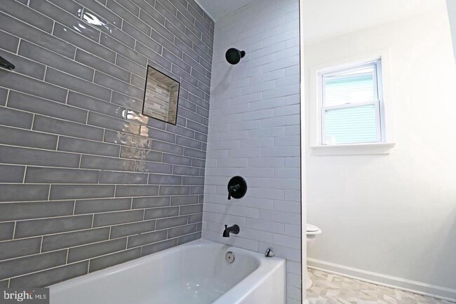 Building Photo - 511 Corinthian Ave