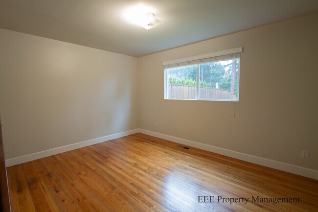 Foto del edificio - Bellevue Home in Phanton lake Area