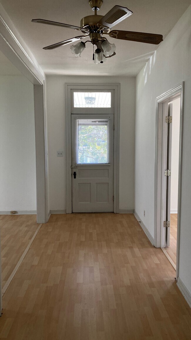 Foto del edificio - 201 E Caldwell Ave