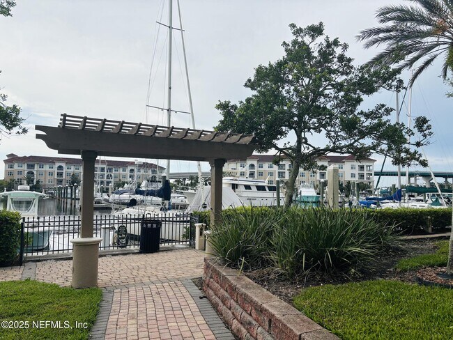 Foto del edificio - 13846 Atlantic Blvd