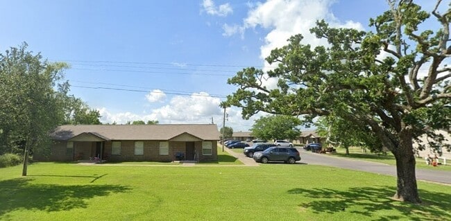 Building Photo - 815 E Russell Ave