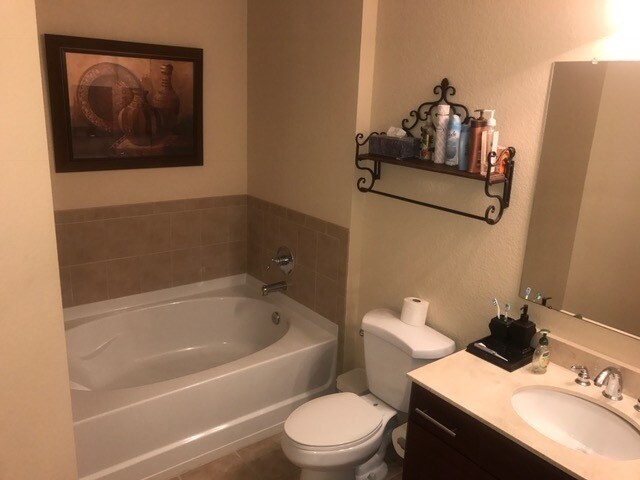 Building Photo - Annual Furnished Rental in Broadway Promen...