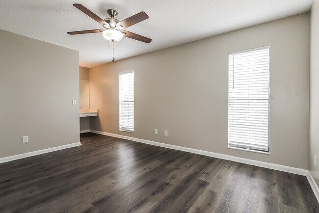 Foto del edificio - 1421 Peachfield Dr