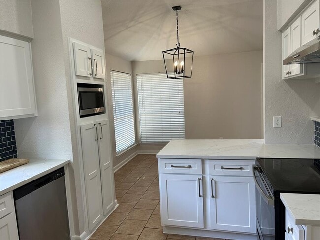 Building Photo - 8639 Sunny Ridge Dr