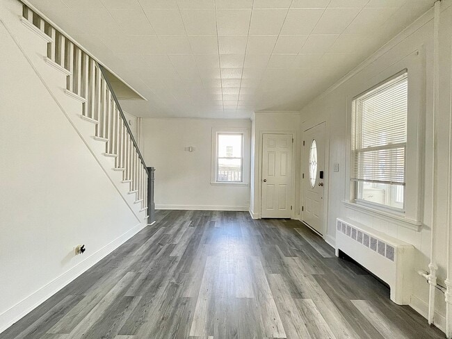 Foto del edificio - Spacious 4 bed, 2 bath in Eastchester