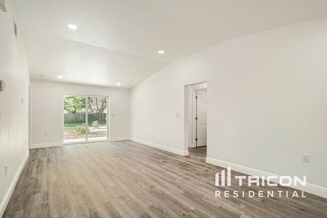 Building Photo - 2625 Nova Dr