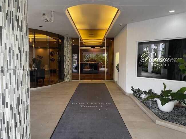 Foto del edificio - 3610 Yacht Club Dr