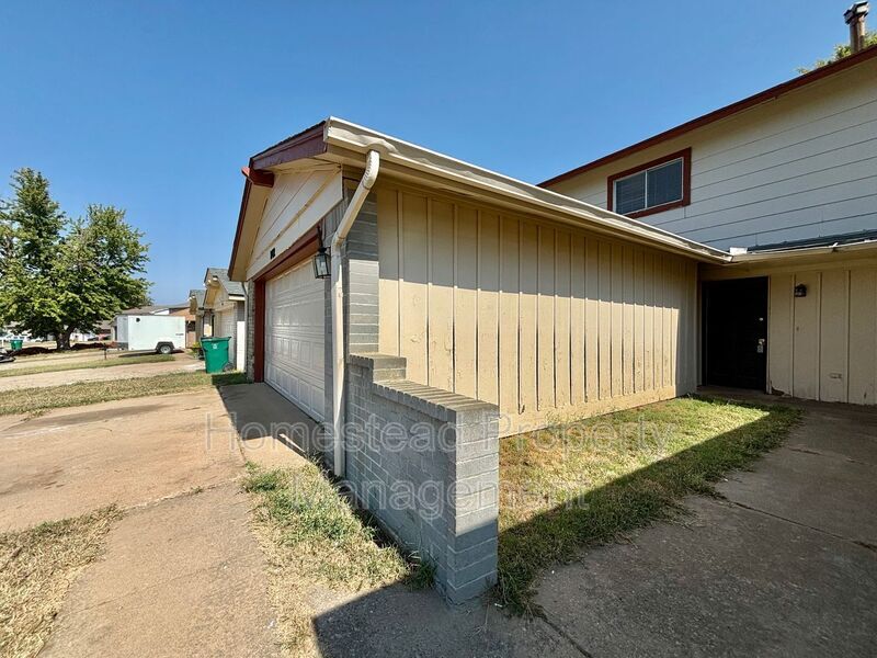 Primary Photo - 8402 Candlewood Dr