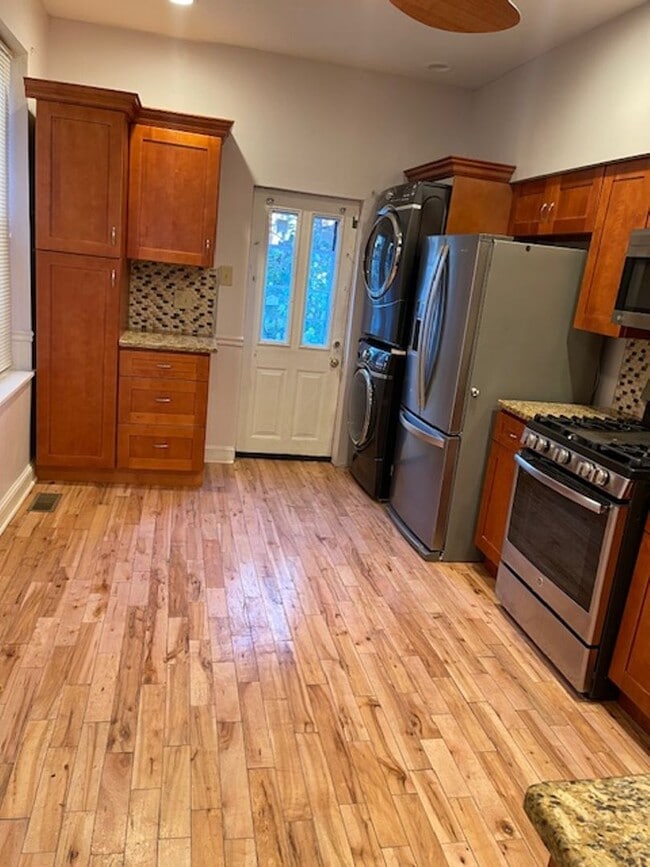 Building Photo - Recently Remodeled 3 Bedroom Home
