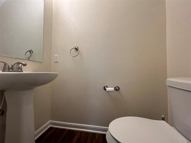 Building Photo - 1510 Robin St