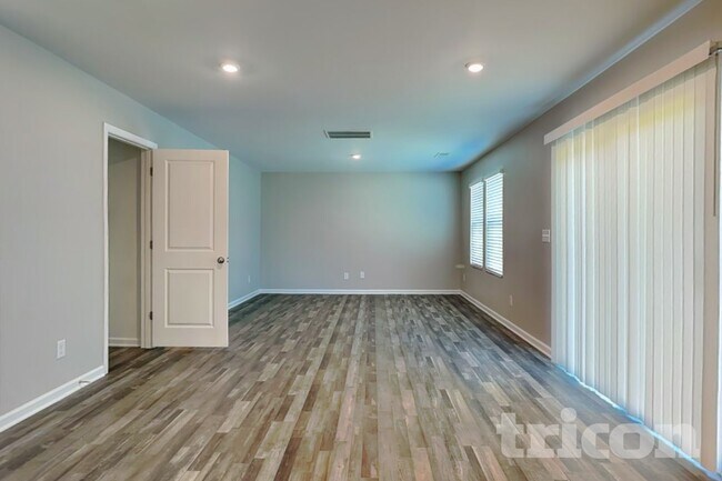 Building Photo - 210 Coventry Ct
