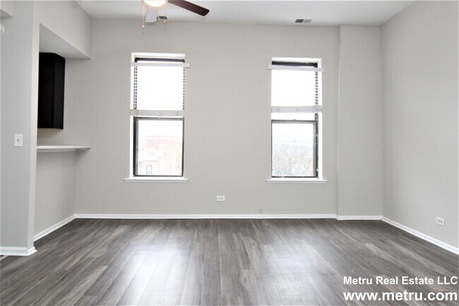 Building Photo - 807 W Willow St