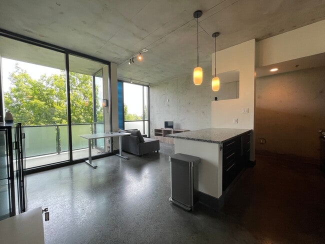 Building Photo - Awesome 1BR Loft Style Condo Overlooking Midtown!
