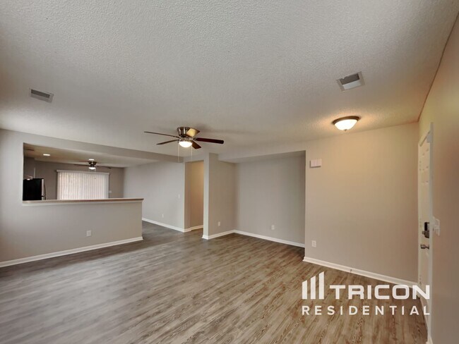 Building Photo - 217 Wild Olive Dr