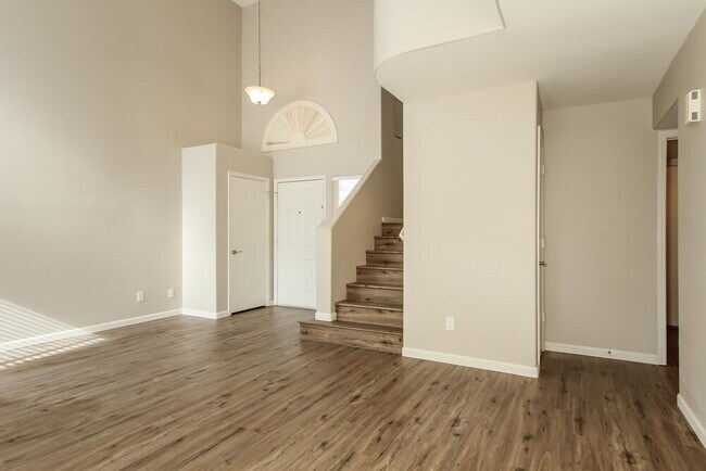 Foto del edificio - 1249 E Angela Dr