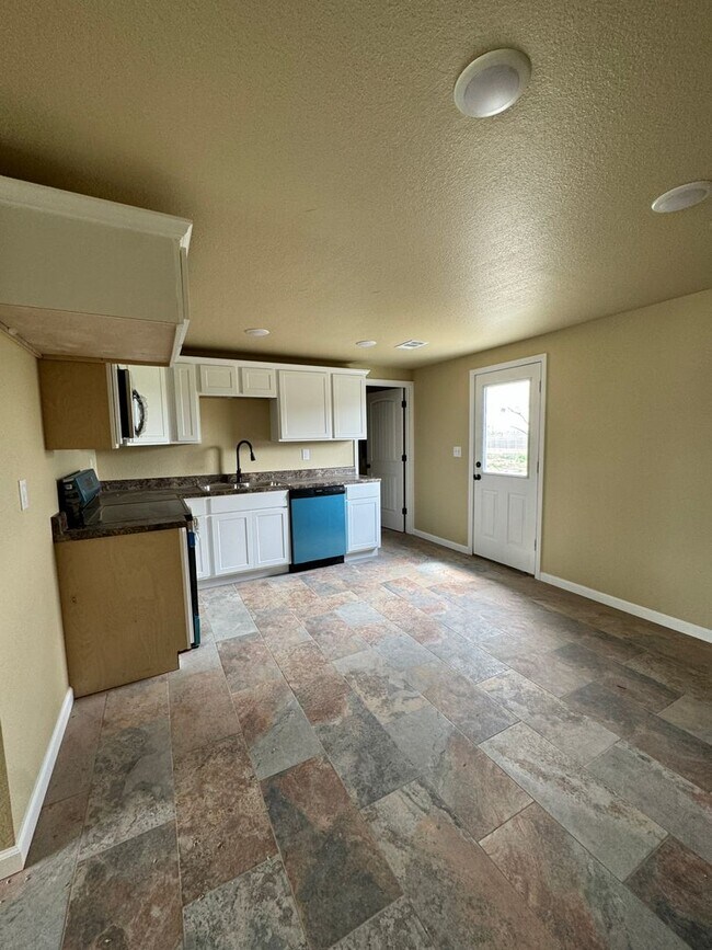 Foto del edificio - Newly Remodeled 3 Bed / 1 Bath in Truman