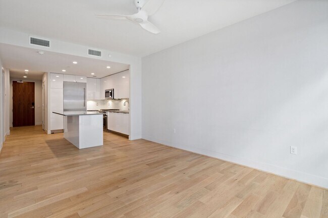 Foto del edificio - 1 Bed Plus Den 1 Bath! Pets Welcome! Pool!