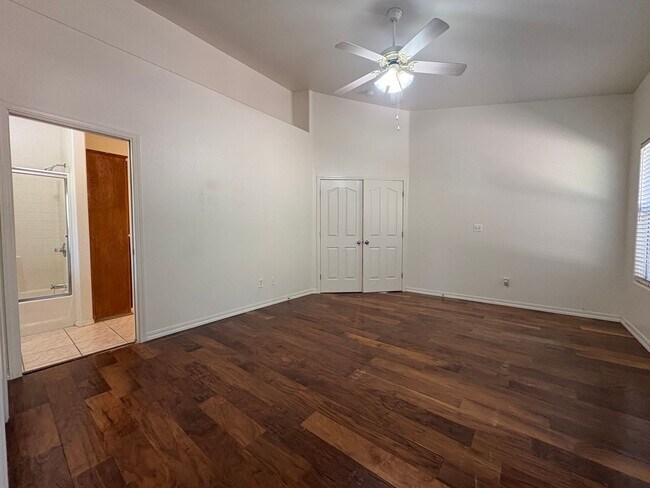 Foto del edificio - Gorgeous 4 Bedroom in NW Visalia!