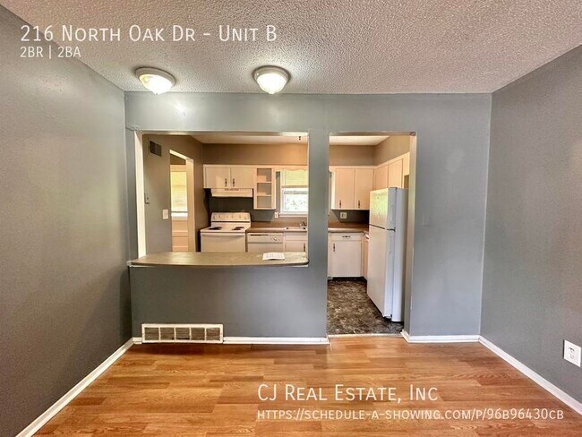 Foto del edificio - 216 N Oak Dr