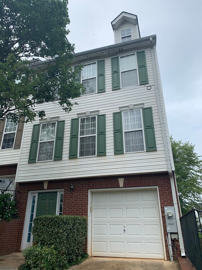 Foto del edificio - 5650 Strathmoor Manor Cir