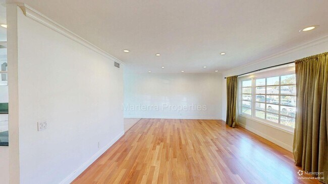 Foto del edificio - Large Spacious Home with a Pool!