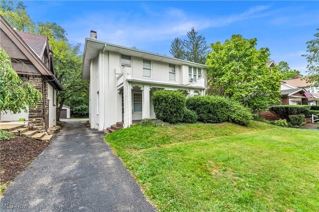 Building Photo - 1515 Rydalmount Rd