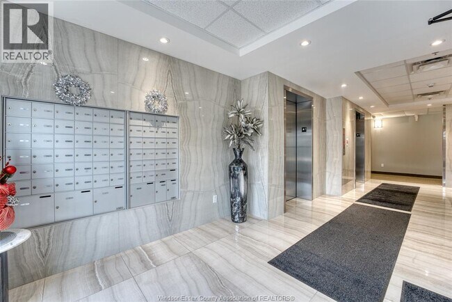 Building Photo - 728 Brownstone Dr