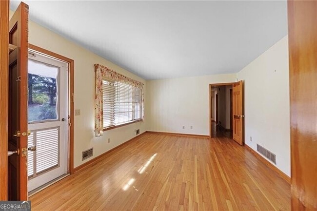 Building Photo - 835 Tranquil Dr