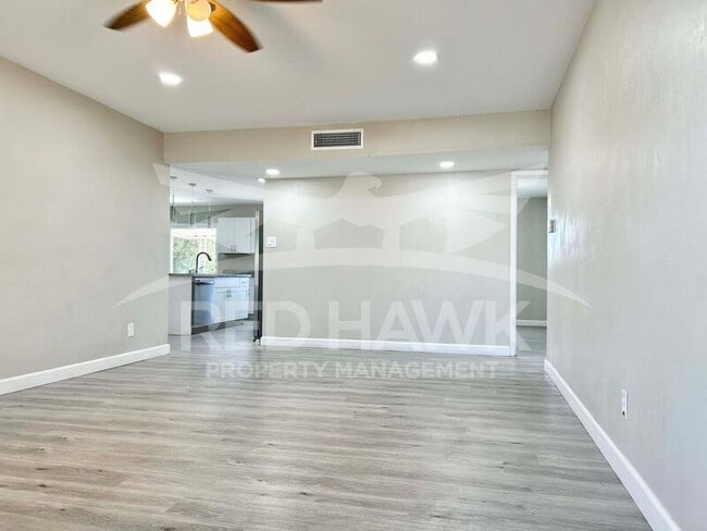 Building Photo - 117 W Del Rio Dr