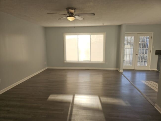 Foto del edificio - 5845 Hunting Ridge Rd