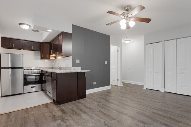 Foto del edificio - 6201 N Kenmore Ave