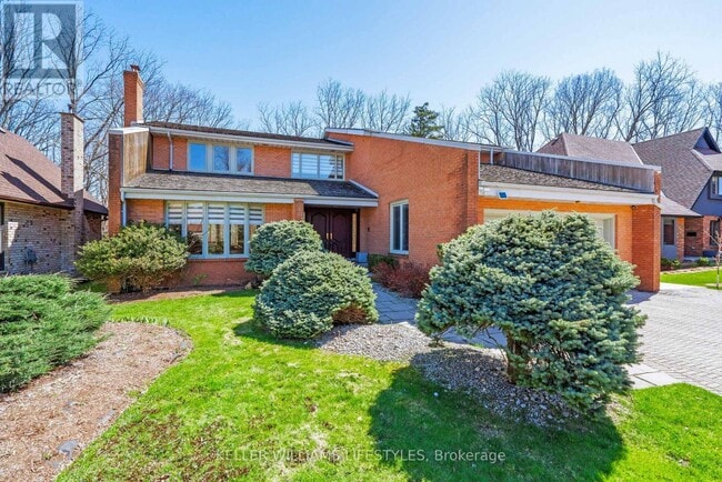 Photo du bâtiment - 1330 Sprucedale Ave