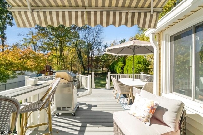 Foto del edificio - 24 E Harrison Pl