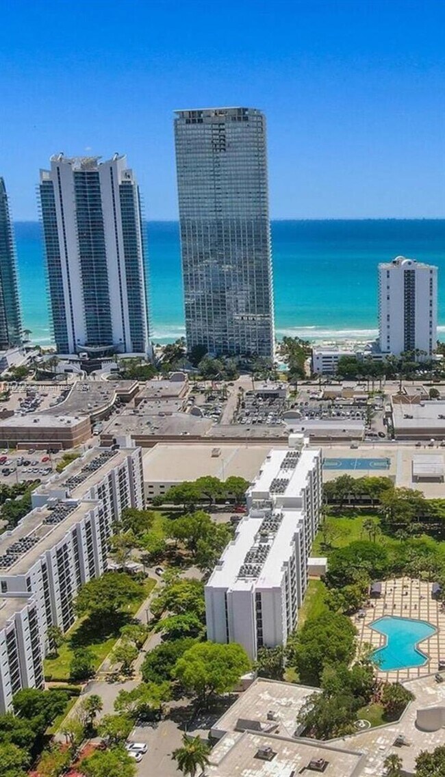 Foto del edificio - 17021 N Bay Rd