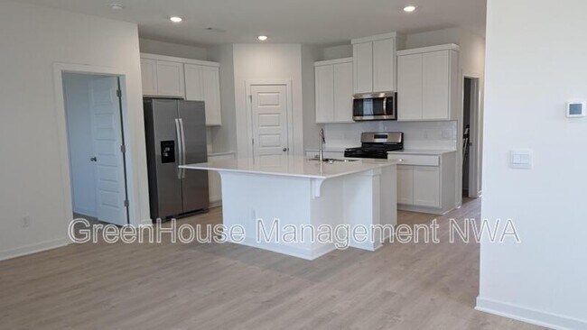 Building Photo - 3922 Aryana Ave