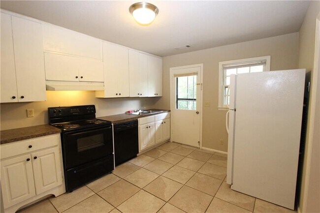 Foto del edificio - 514 Clover Dr