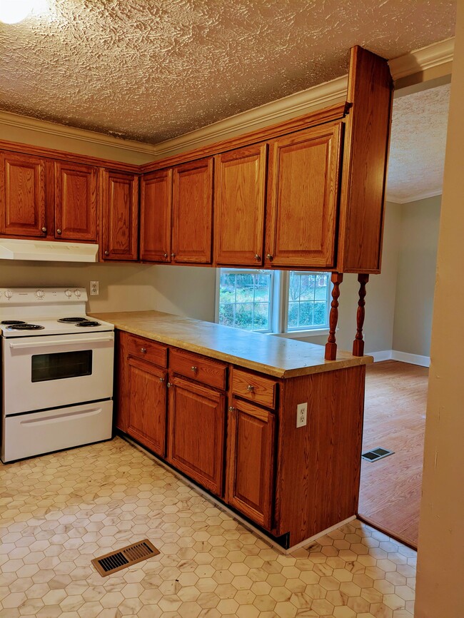 Building Photo - 142 Zachary Dr