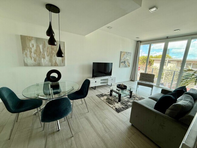 Foto del edificio - 8143 Harding Ave
