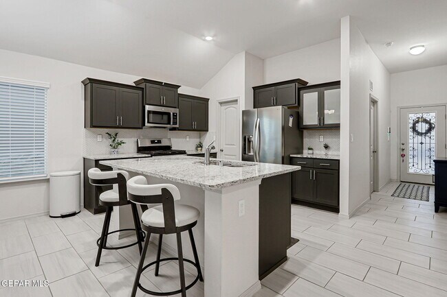 Foto del edificio - 7416 Tamarack Pl