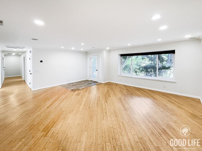 Building Photo - Stunning 4B/2.5BA House in Escondido!