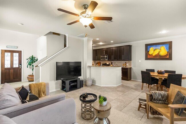 Foto del edificio - 6446 Calgary Woods Ln