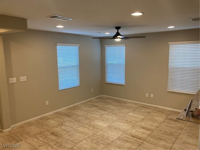 Foto del edificio - 675 Swift Eagle Ave