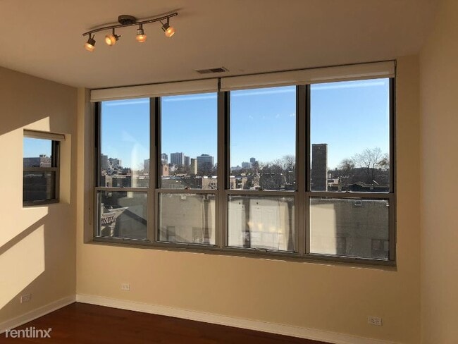 Building Photo - 4 br, 2.5 bath Condo - 6957 N Greenview 6B...