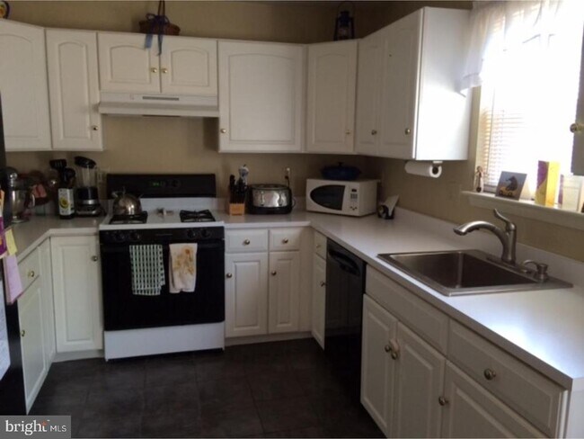 Foto del edificio - 343 Glenn Rose Cir