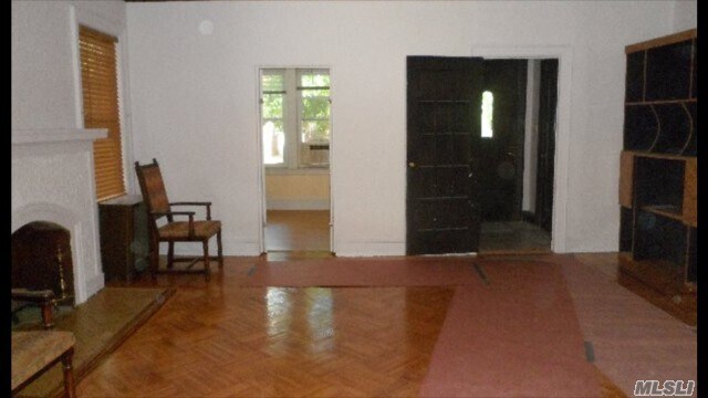 Foto del edificio - 214-24-214-45 45th Rd
